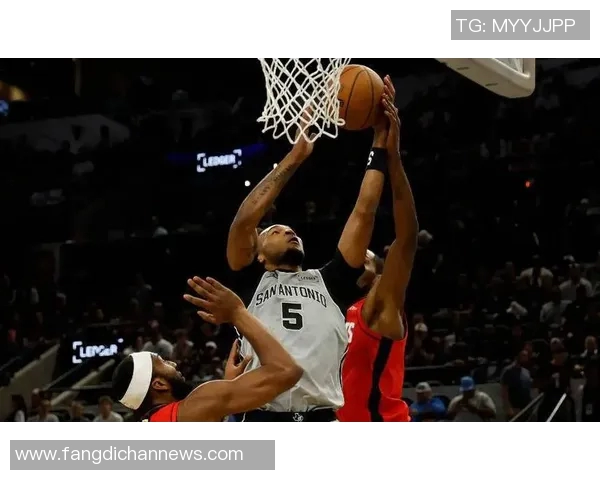 马刺主帅谈卡斯尔和哈珀：必须学会根据比赛形势来处理球